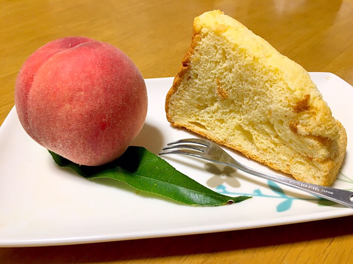 桃のシフォンケーキ